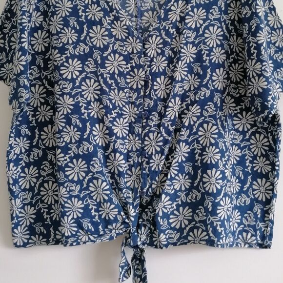Dlp Women's Blue Floral Knot Front Button up V Neck Classy Top Size X-Large - Picture 3 of 6